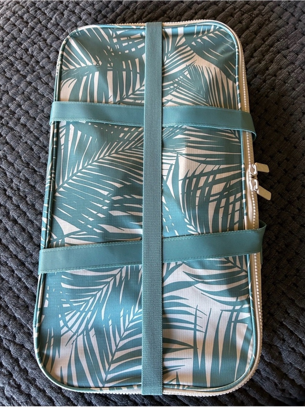ALOHA Collection CleverMade
Collapsible Beach Tote NWT - Picture 6 of 8